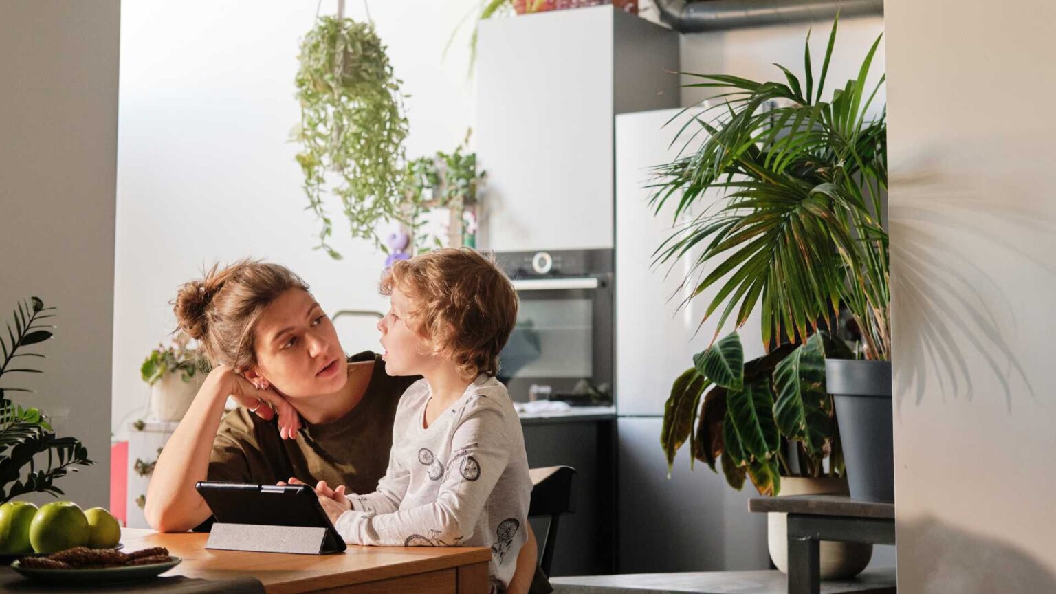 explaining-autism-to-your-child-7-practical-strategies-for-talking